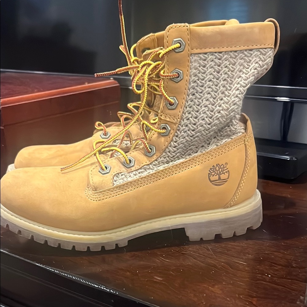 Timberland Women's Lace Up Boots - Tan and Cream